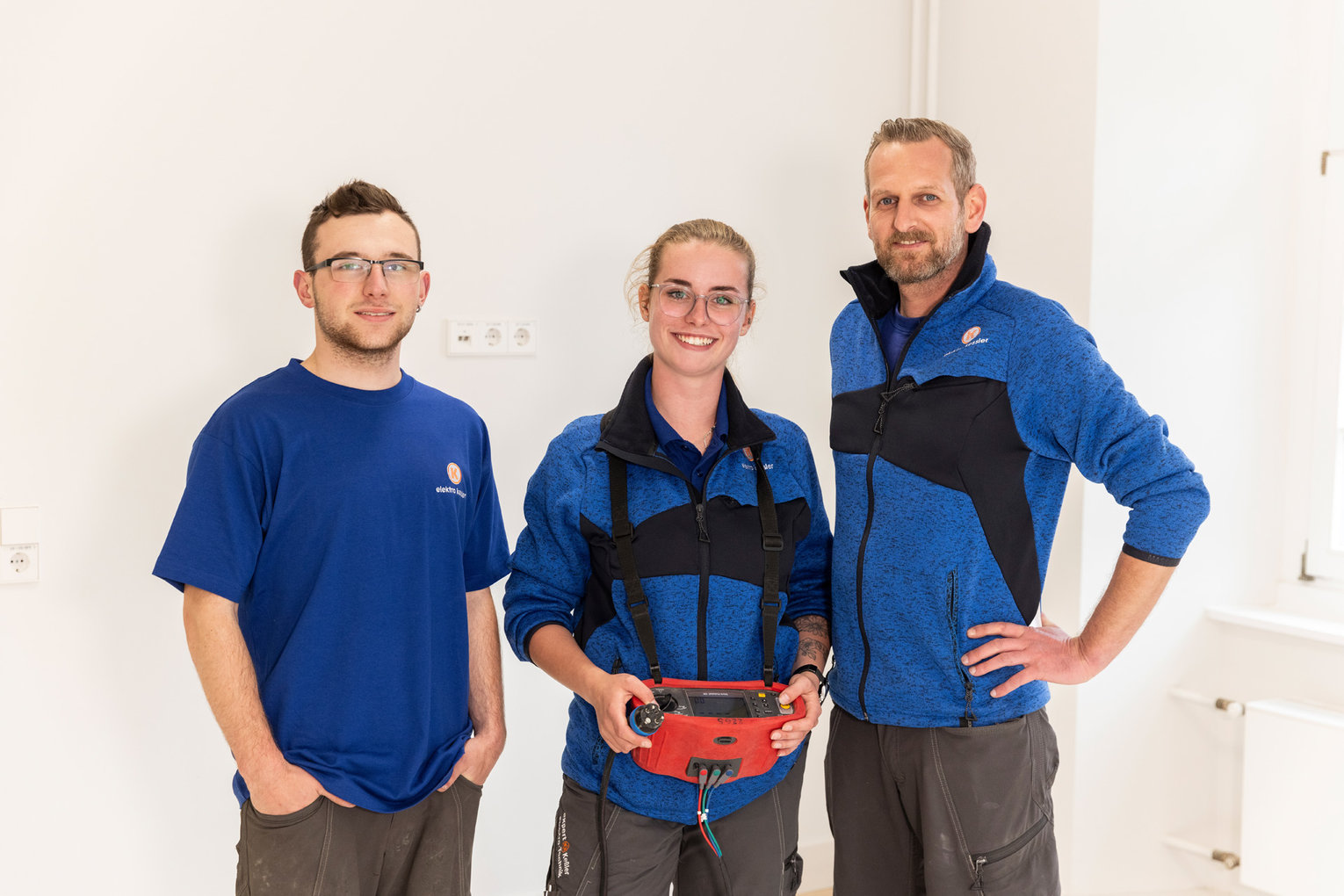 Servicetechniker Elektro Kessler Drei Servicetechniker von Elektro Kessler stehen nebeneinander