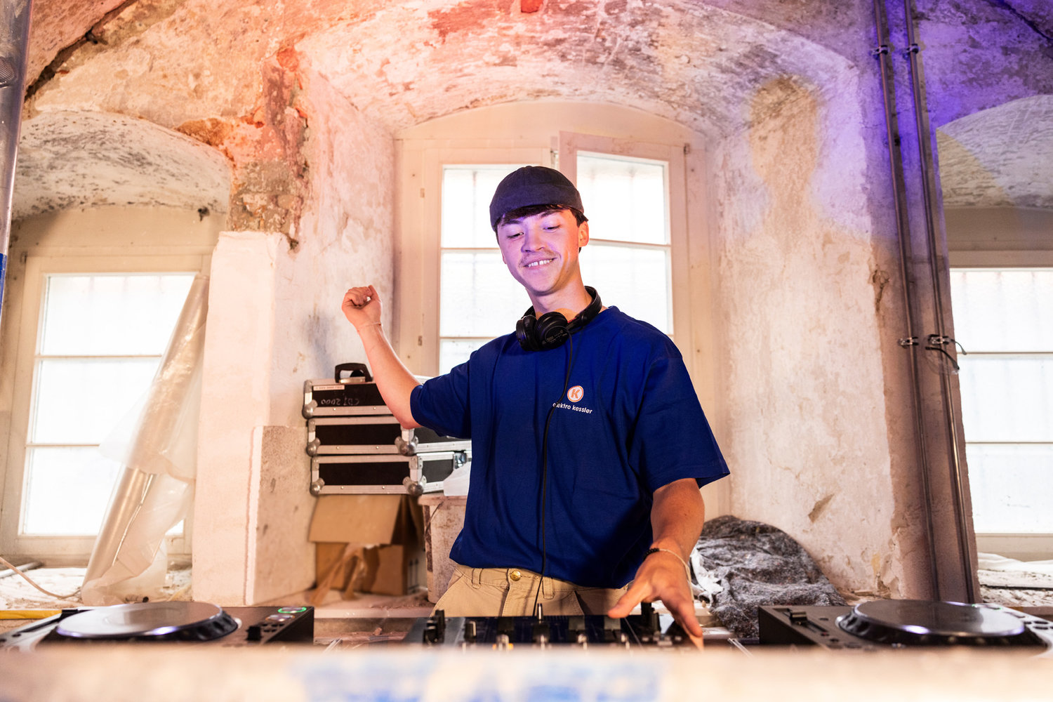 DJ Paul Amschlinger beim Auflegen